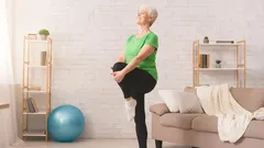 Svaghet i benen förlåter inte inaktivitet: hur kan du enkelt starta om dina muskler efter 50?