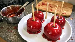 Karamelläpplen med honung och vanilj – glansiga och krispiga varje gång