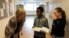 Kort berättelse: Frökens blick stannade på mig – då ställde jag frågan