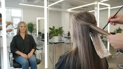 Hur döljer man grått hår utan att skada håret? Enkel guide och naturliga metoder