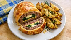 Polpettone delle feste – köttfärsrulle med spenat och ost i smördeg