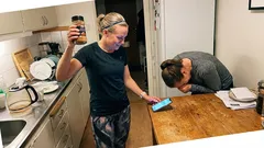 Kort novell: Strömmen dog mitt i middagen – och jag hörde min pappas röst