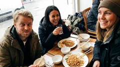 Kort berättelse: Vi väntade på maten i 40 minuter – då öppnade jag munnen