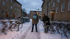 Kortnovell: När rösten på tv flyttade ut på gården