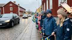 Kort berättelse: Vi stod i raka led när en klasskompis plötsligt bröt mönstret