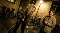 Kort berättelse: Jag öppnade fönstret mitt i städpaniken – och hörde mormor igen