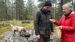 Kort berättelse: Jag skämtade om allemansrätten – tills jag stod hungrig bland tallarna