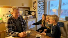 Kort berättelse: Tvillingarna kom hem med något stulet – och pappa sa bara en sak