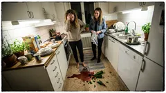 Kortnovell: När korken flög ur på min köksbänk började alla prata på riktigt