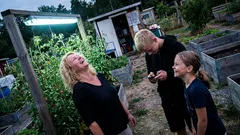 Kort historia: När radion spelade samma låt igen såg mamma plötsligt alldeles för nöjd ut