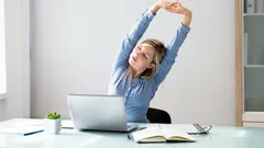 5 minuter som piggar upp mer än en timme på gymmet: Miniträning för dig med stillasittande jobb