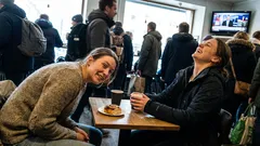 Kort berättelse: Jag sa en enda mening över kaffet – och allt skiftade