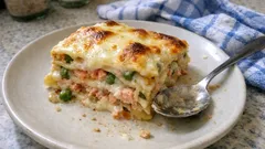 Krämig lasagne med rökt lax och ärtor – enkel helgmiddag som känns lyxig