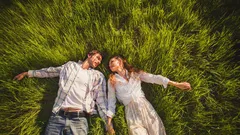 Mäns psykologi: Han älskar dig fortfarande på riktigt om han gör de här 11 sakerna