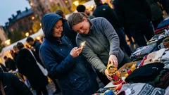 Kort berättelse: Dockan på loppisen som fick mig att vilja gå därifrån