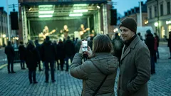 Kort berättelse: Jag såg en rubrik i flödet – och den följde mig till torget