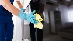 Tv-skärmen får bara torkas med ett medel – andra kan förstöra den för alltid