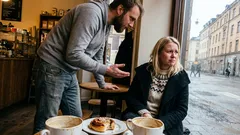 Kort berättelse: Hon log över kaffet – sen ställde hon en fråga jag inte glömmer