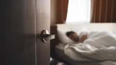 Öppen sovrumsdörr på natten – psykologer förklarar vad det säger om din personlighet