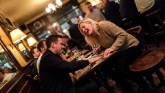 Kort berättelse: Jag drog ett skämt på engelska – och plötsligt hände något vid bordet