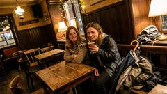 Kort berättelse: En ny röst på baren och tystnaden som följde