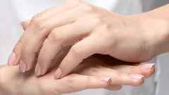 Händerna blir mjuka och lena igen: Bara en natt med den här masken förvandlar huden