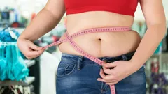 Tränaren avslöjar: Så får du en platt mage efter 40 – på bara 7 minuter varje morgon