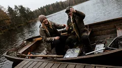 Kort berättelse: Dimman låg över sjön när jag hörde mig själv säga det där