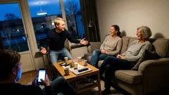 Kort berättelse: Jag ställde mig på en stol på mormors kalas – sen ändrades allt