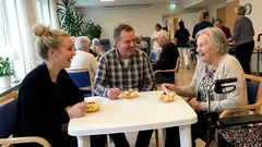 Kort berättelse: Det blev knäpptyst vid bordet – tills pappa sa en enda mening